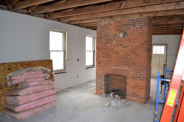 2nd floor living rm 2b