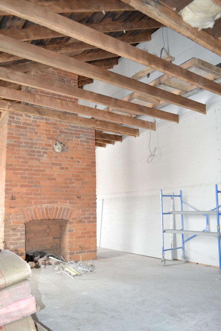 2nd floor living rm 4